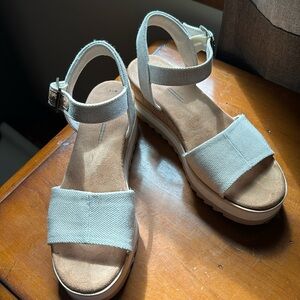 Toms buckle shoe